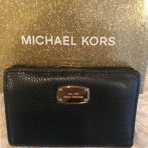 Michael Kors Jet Set Medium Slim Black Leather